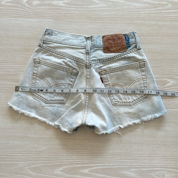 Women’s Levi’s Denim Shorts - Great condition - Intentional distress - Picture 13 of 13